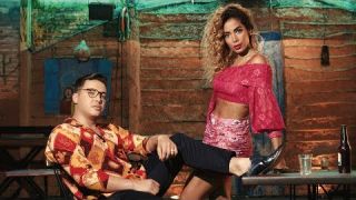 Wesley Safadão e Anitta - Romance Com Safadeza (Clipe Oficial)